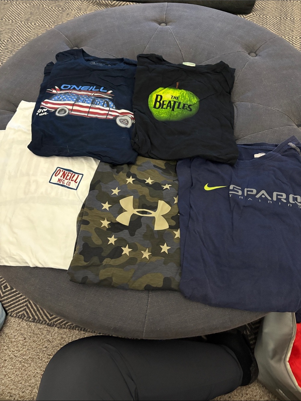 Men’s assorted t shirts xxl 5 total